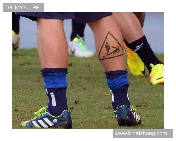 足球明星背部翅膀纹身的故事与意义解析